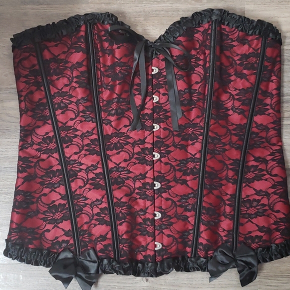 Red and Black Lace Corset - Picture 3 of 6